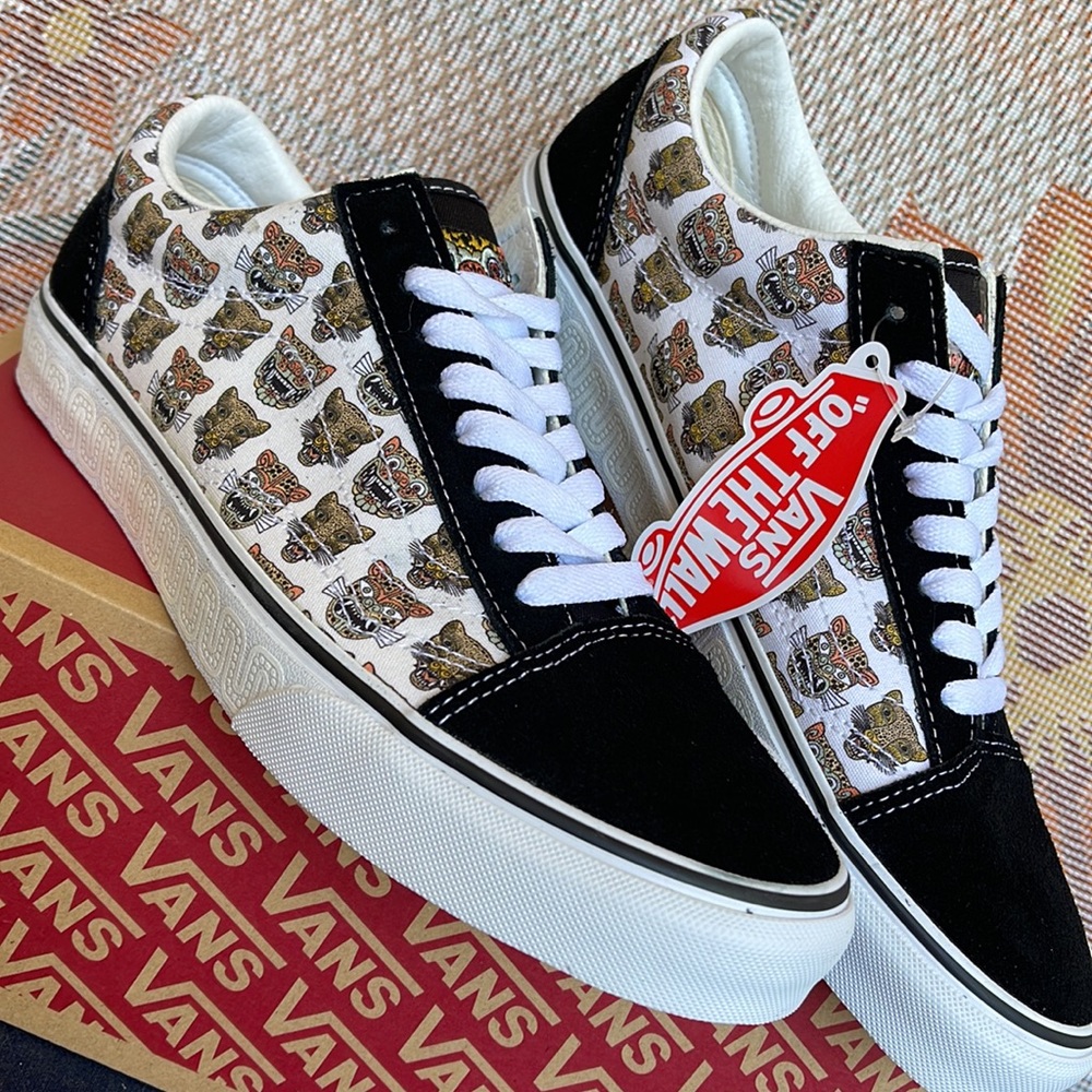 Vans Men’s Old Skool
Jaguar Black
VN0A5JMIBLK
sneakers - Picture 9 of 16